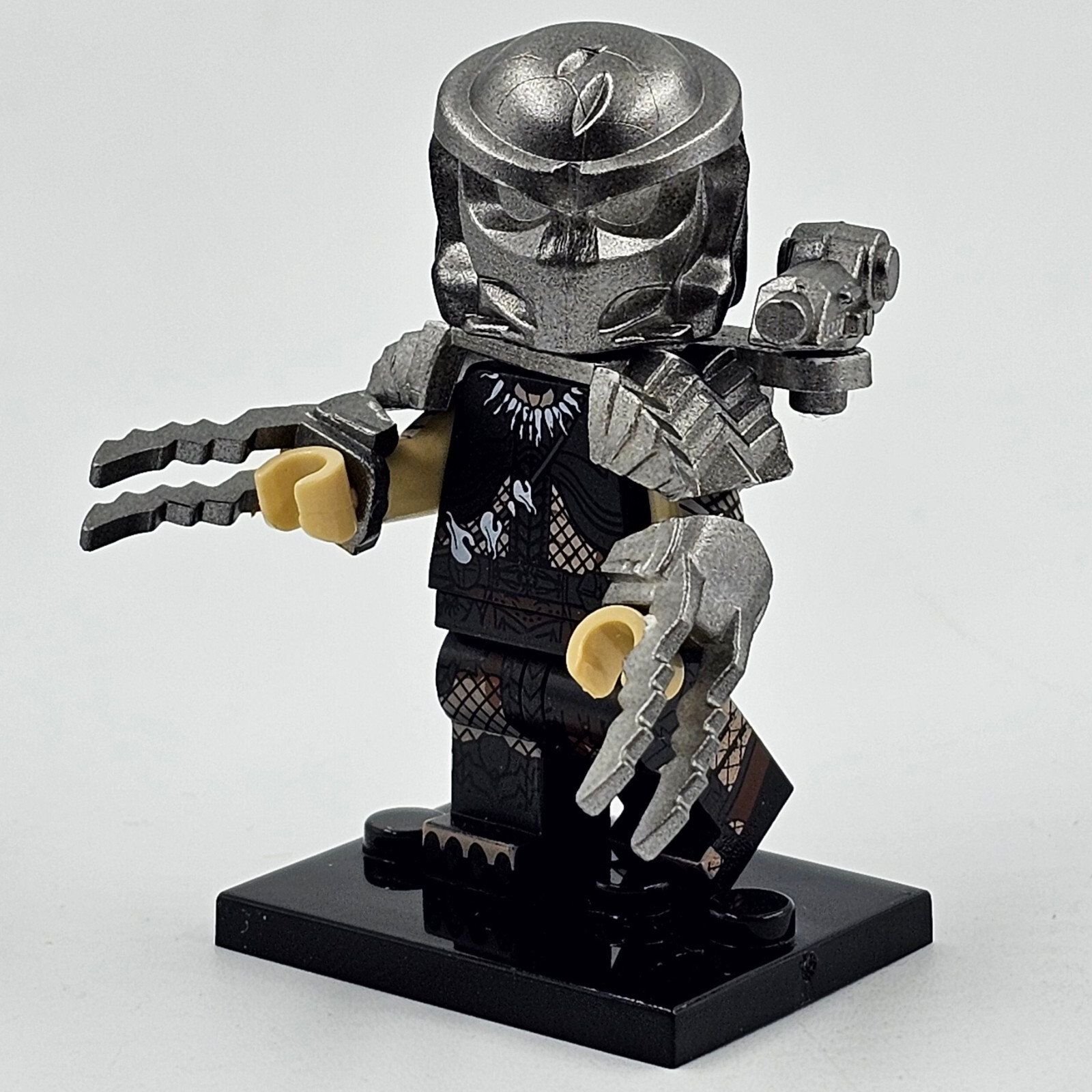 Predator Minifigure Custom Unbranded Building Block Main Image
