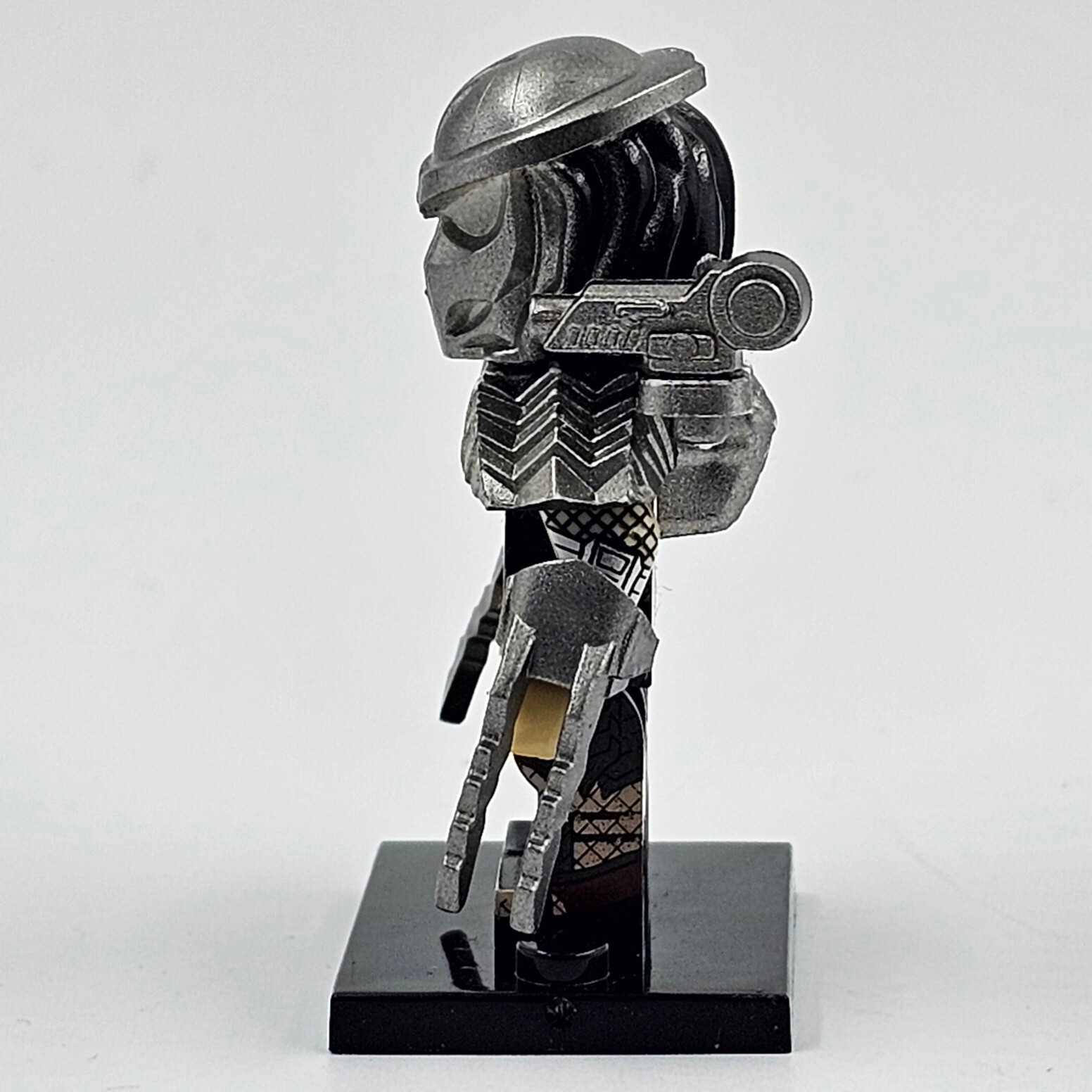 Predator Minifigure Custom Unbranded Building Block Gallery Image 1