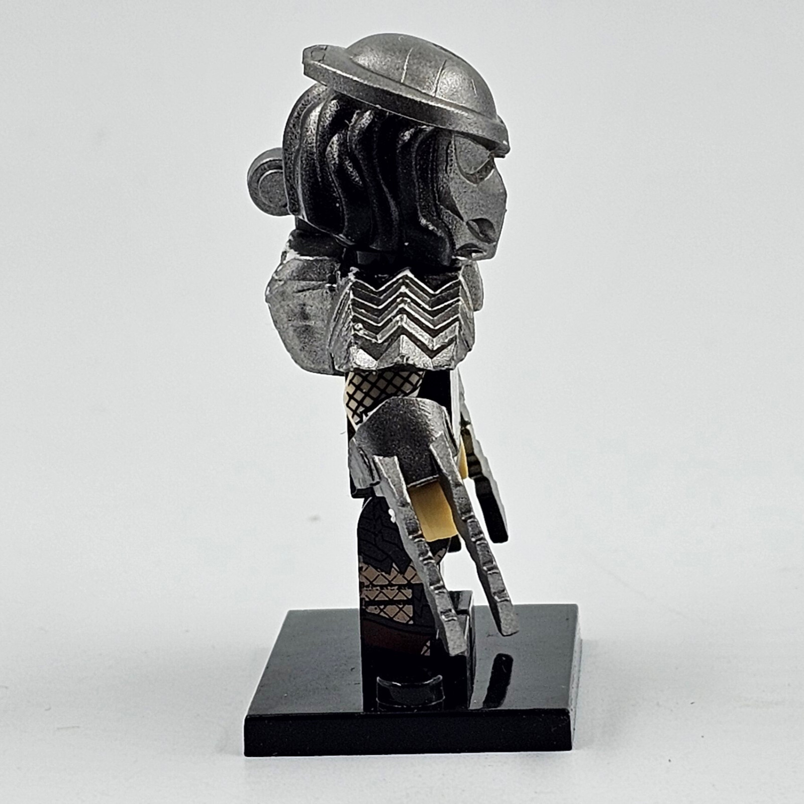 Predator Minifigure Custom Unbranded Building Block Gallery Image 3