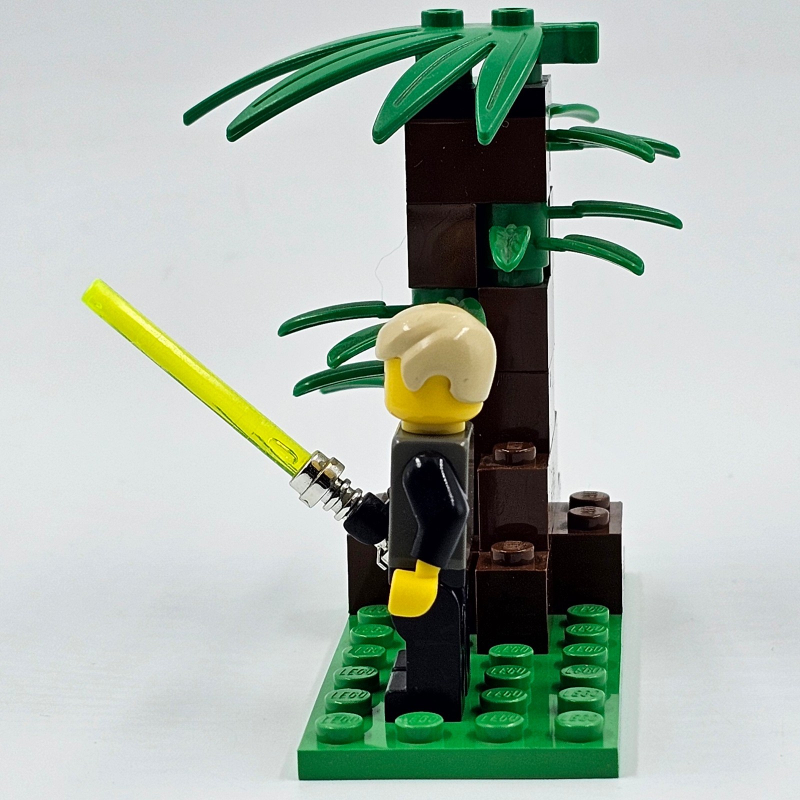Star Wars Loose Lego 7128 Luke Skywalker & Tree Only (Speeder Bikes) Gallery Image 1